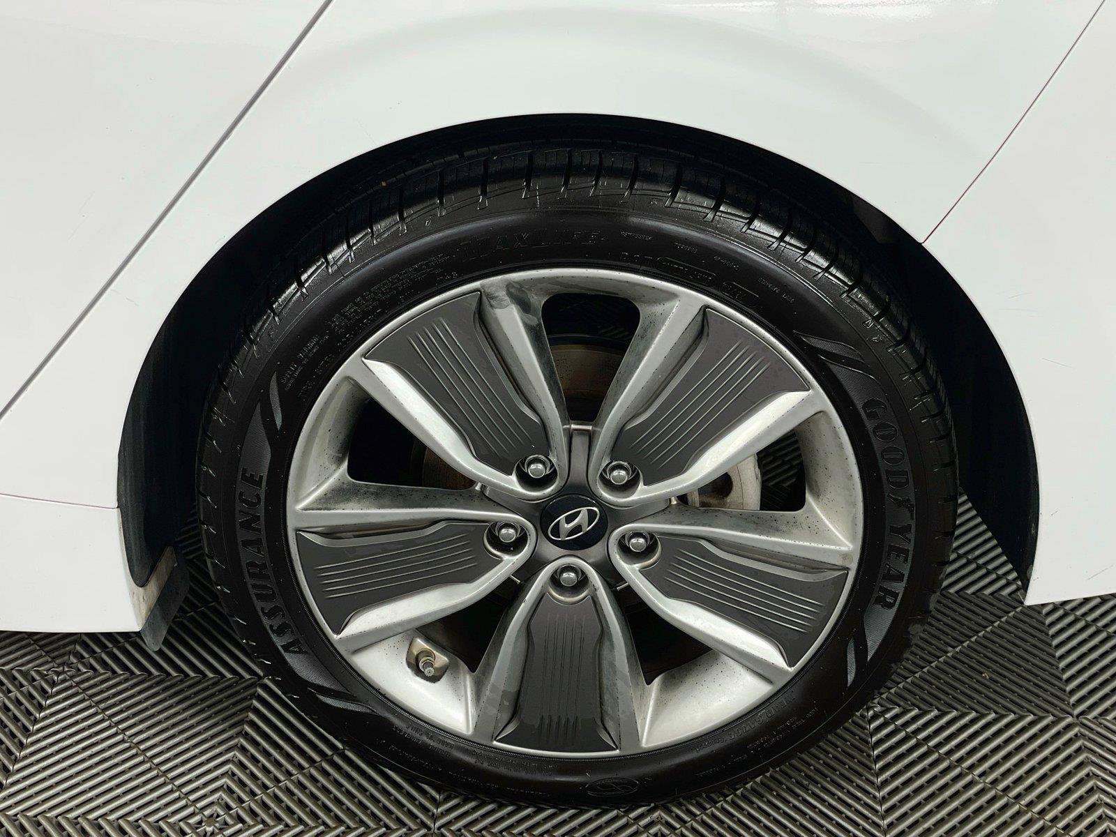 Used 2017 Hyundai Ioniq Limited FWD image 32