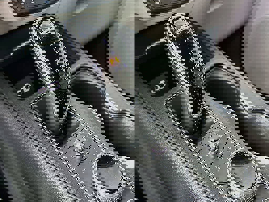 Used 2022 Cadillac XT4 Luxury w/ Cold Weather Package AWD/4WD image 19