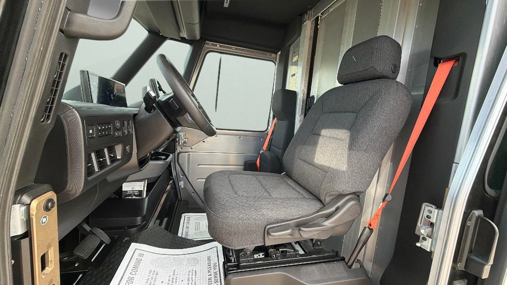 Used 2024 Chevrolet Brightdrop 600 w/ Commercial Equipment Package AWD/4WD image 17