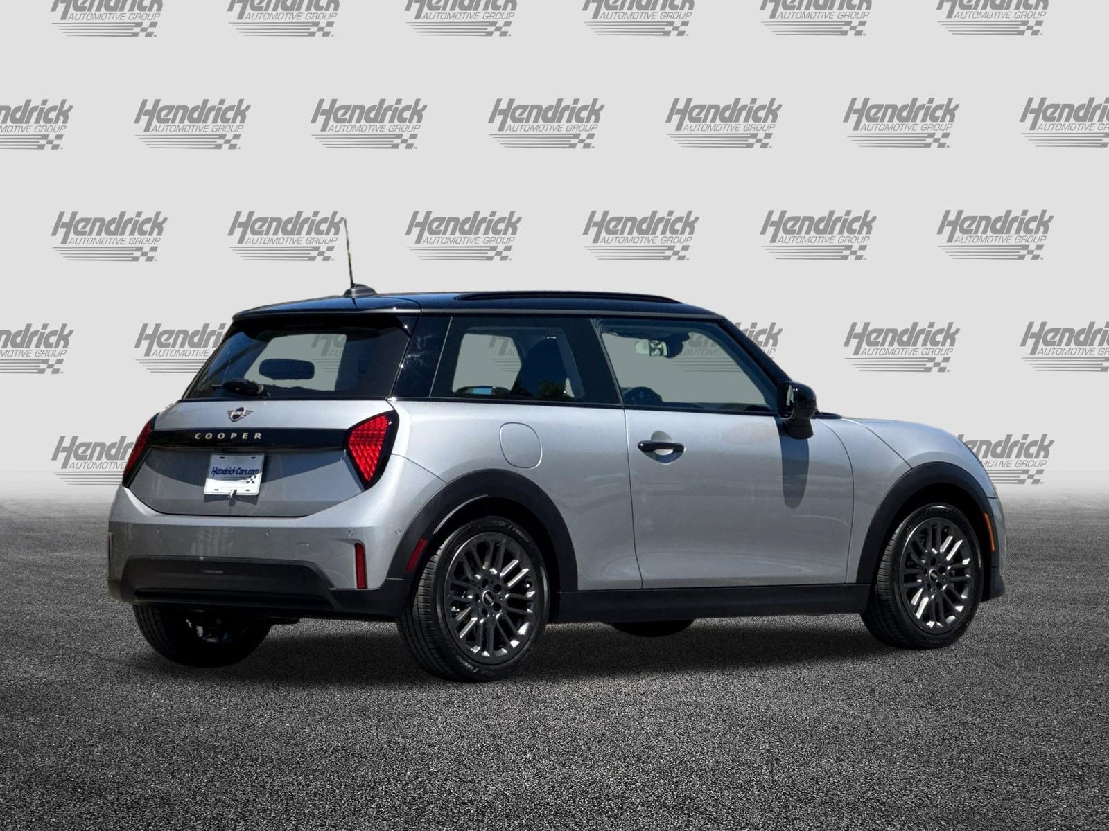 Used 2025 MINI Cooper 2-Door Hardtop FWD image 5