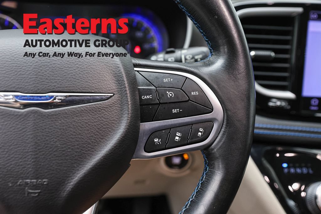 Used 2021 Chrysler Pacifica Touring-L FWD image 16