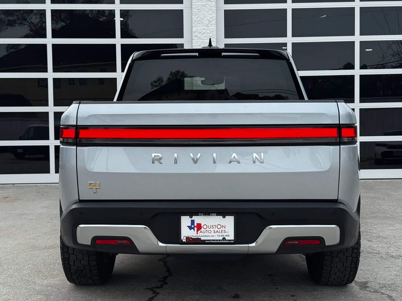 Used 2023 Rivian R1T Adventure image 9