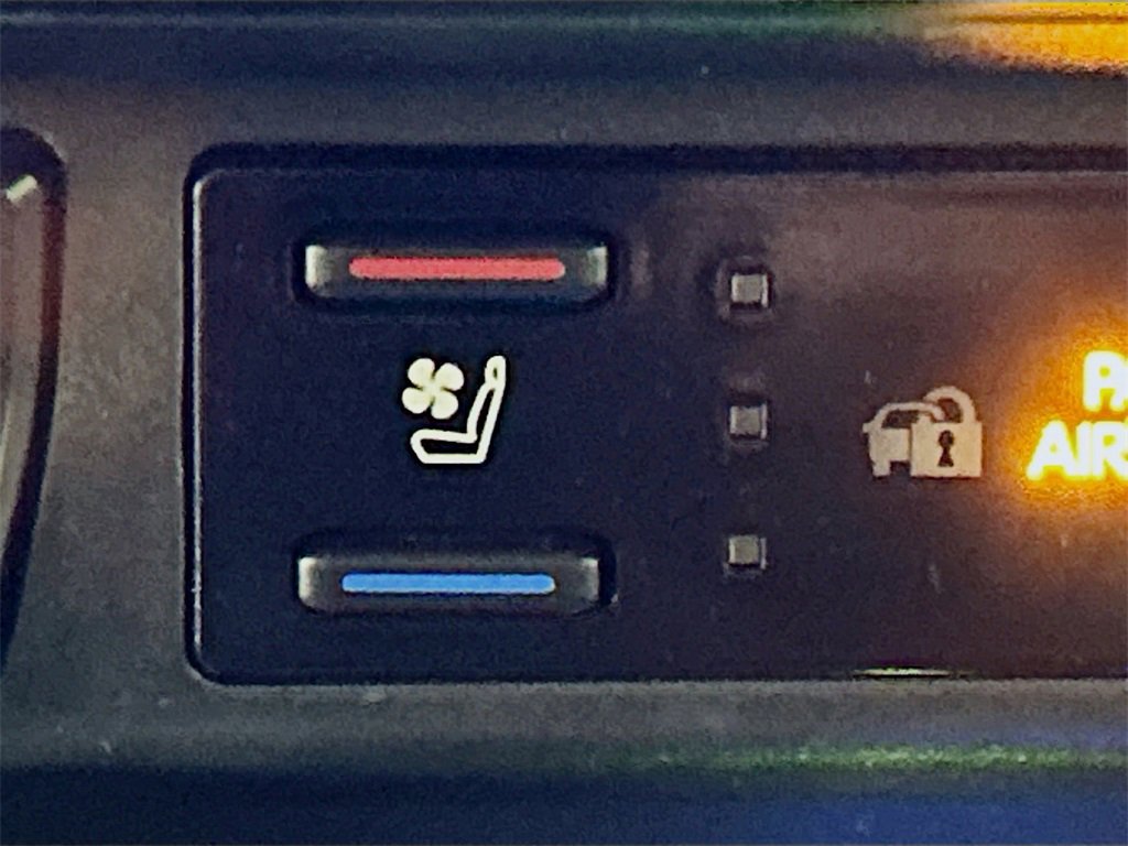 Used 2024 Toyota RAV4 Limited image 18