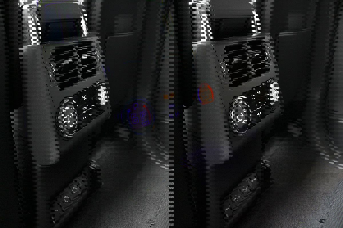 Used 2022 Land Rover Discovery S R-Dynamic image 28