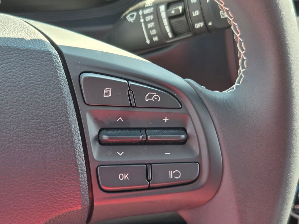 Used 2025 Hyundai Venue Limited image 28