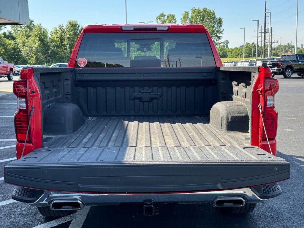 Used 2024 Chevrolet Silverado 1500 LT w/ Z71 Off-Road Package AWD/4WD image 8