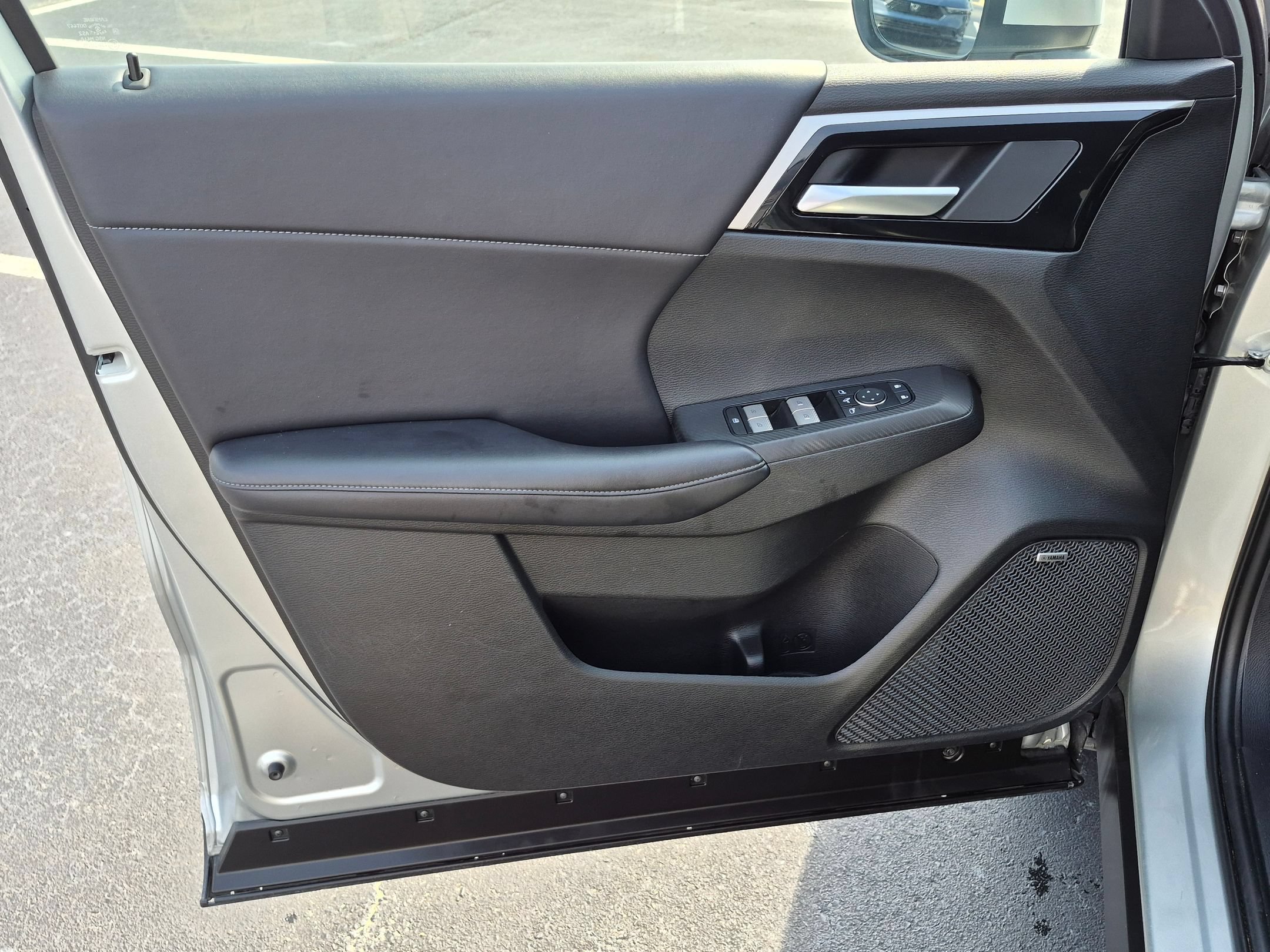 Used 2025 Mitsubishi Outlander AWD image 11