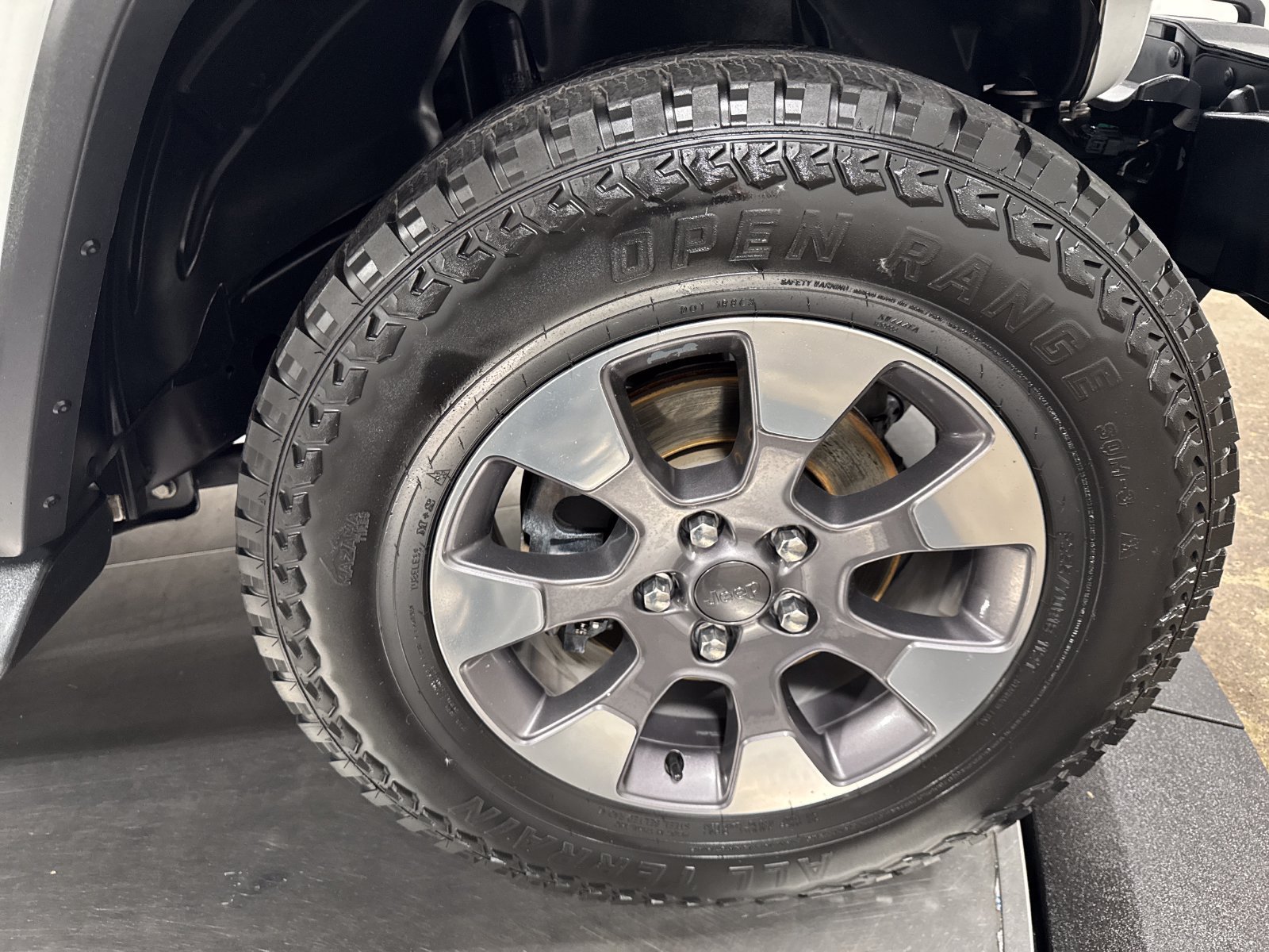 Used 2019 Jeep Wrangler Unlimited Sahara AWD/4WD image 18