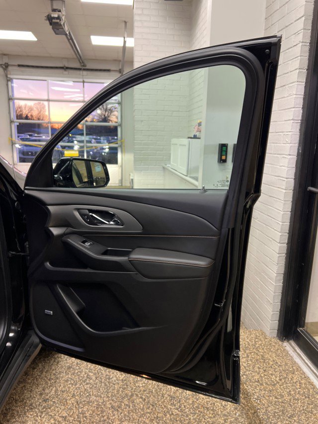 Used 2020 Chevrolet Traverse LT w/ LT Premium Package image 15