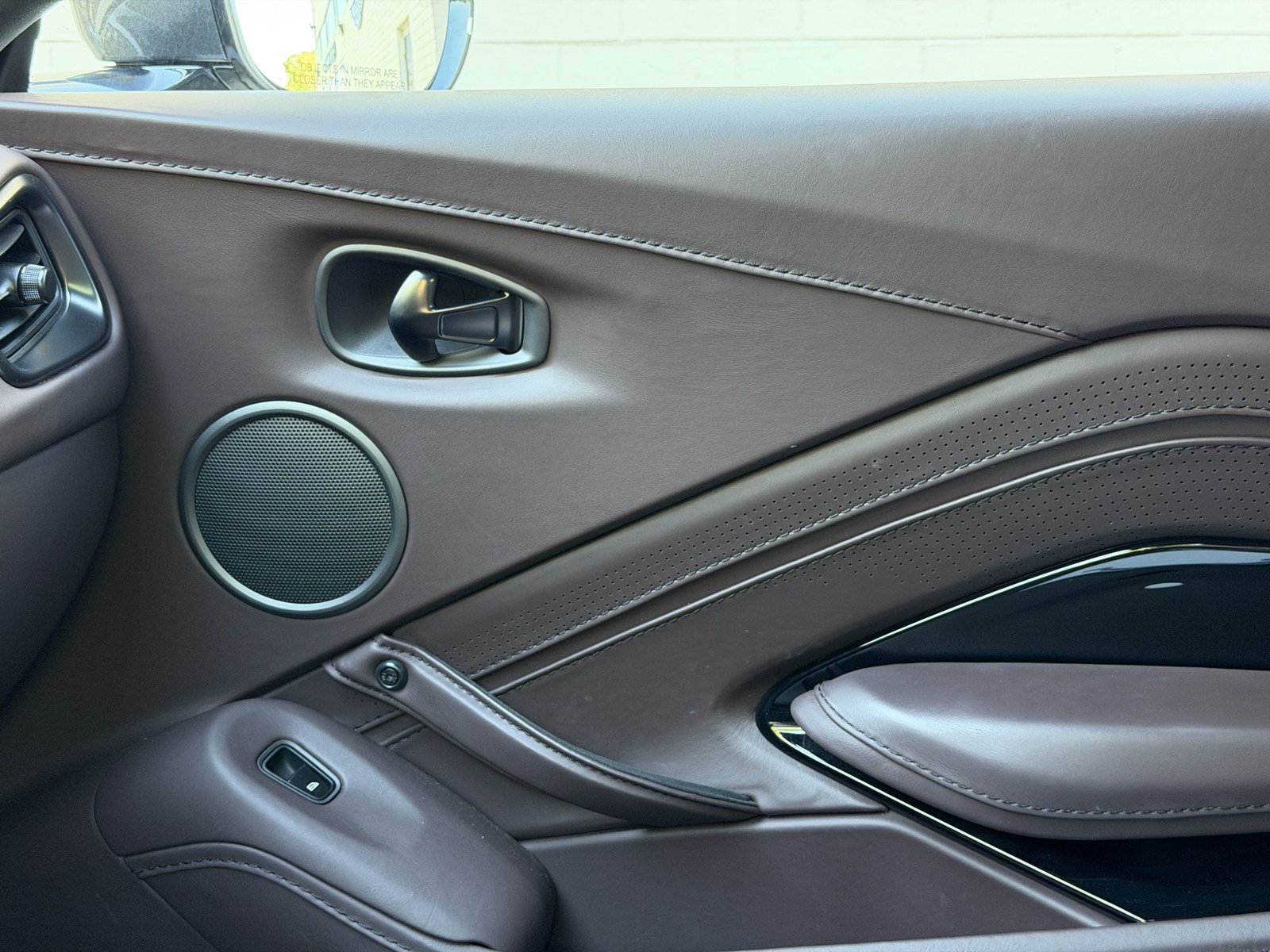 Used 2023 Aston Martin V8 Vantage Roadster RWD image 34