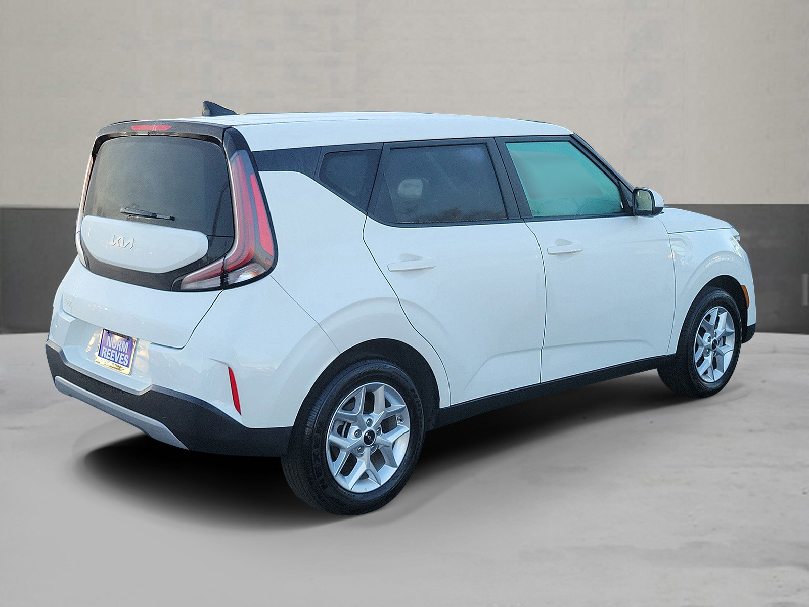 Used 2025 Kia Soul LX image 2