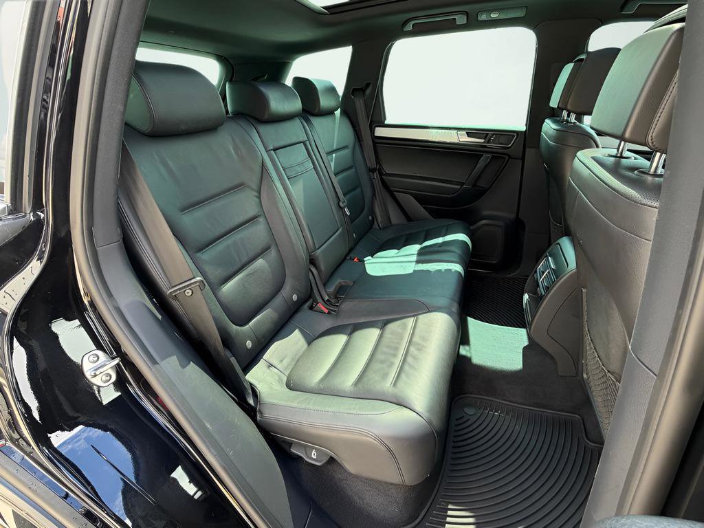 Used 2017 Volkswagen Touareg Wolfsburg Edition image 28