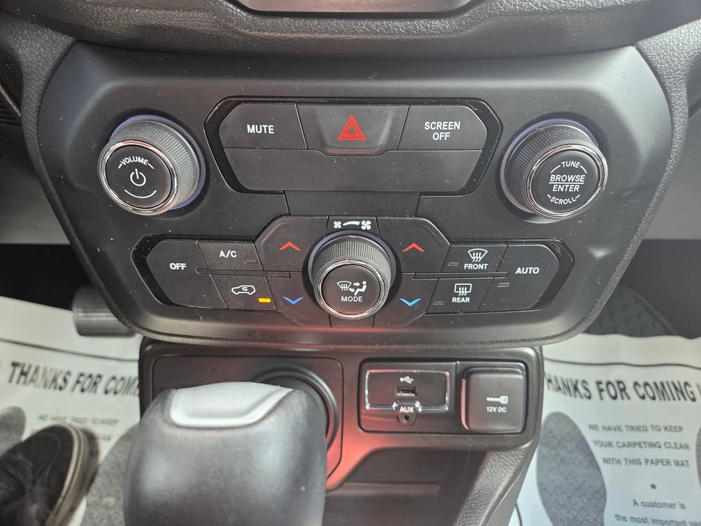 Used 2020 Jeep Renegade Trailhawk w/ Cold Weather Group AWD/4WD image 30