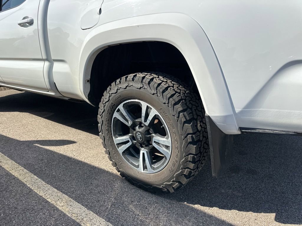 Used 2019 Toyota Tacoma TRD Sport w/ TRD Premium Sport Package image 15