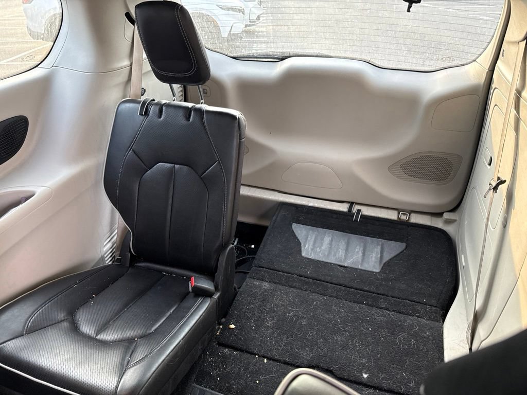 Used 2022 Chrysler Pacifica Limited FWD image 14