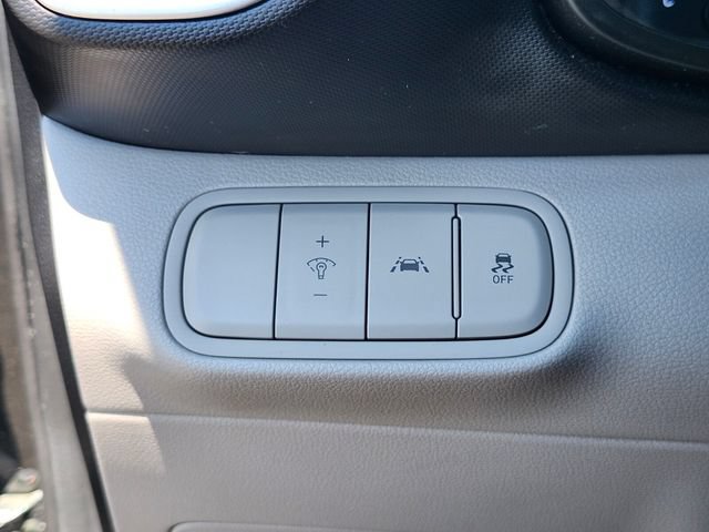 Used 2022 Hyundai Venue SEL FWD image 24