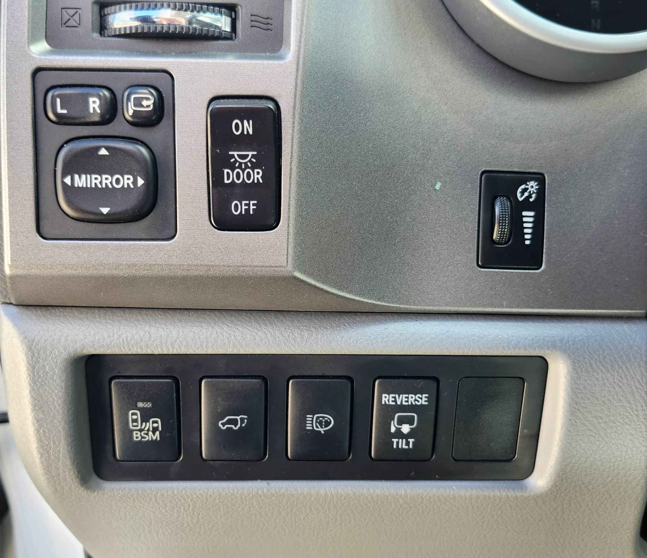 Used 2016 Toyota Sequoia Platinum AWD/4WD image 31