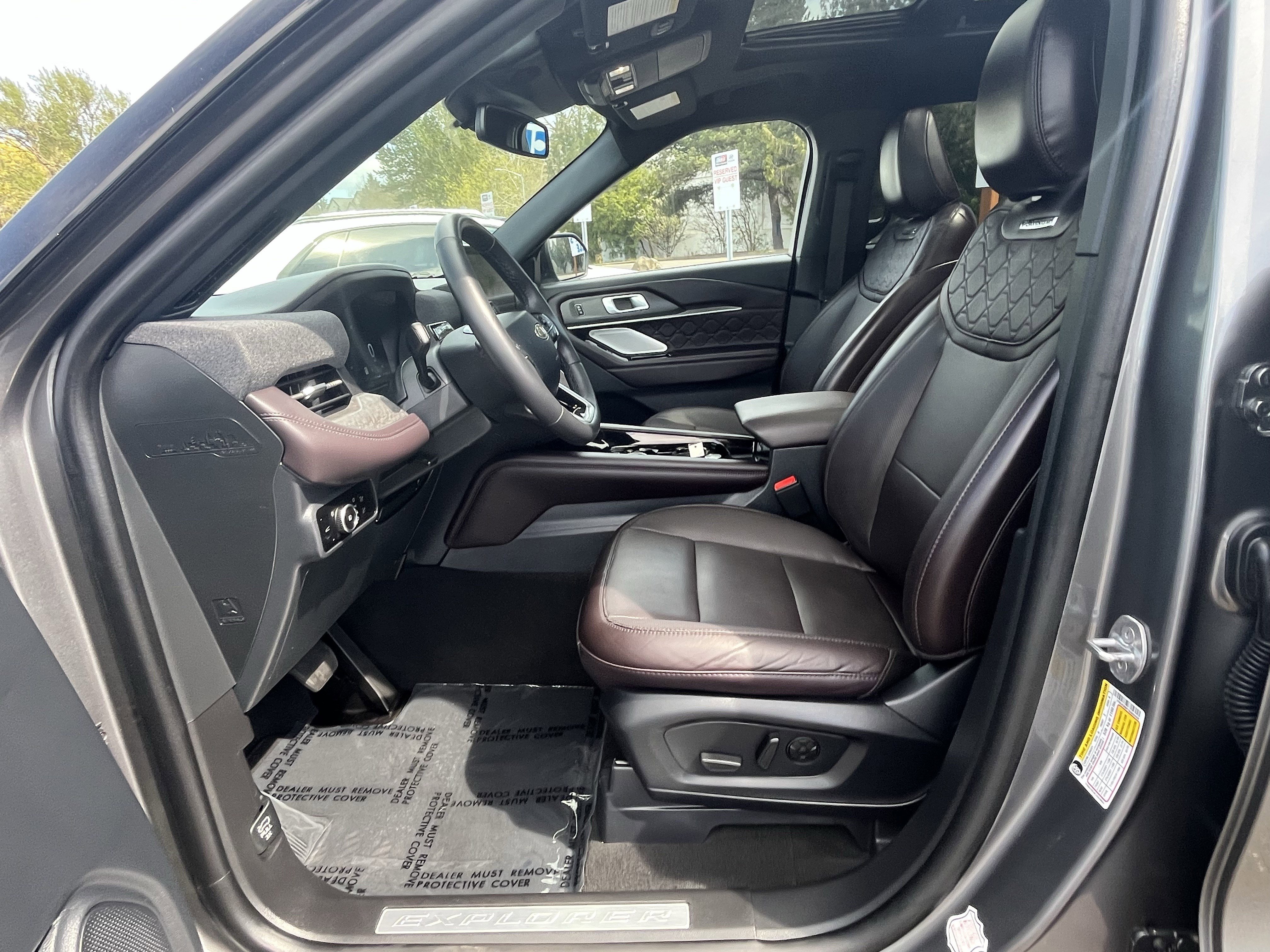 Used 2025 Ford Explorer Platinum w/ LUX Leather Package image 10