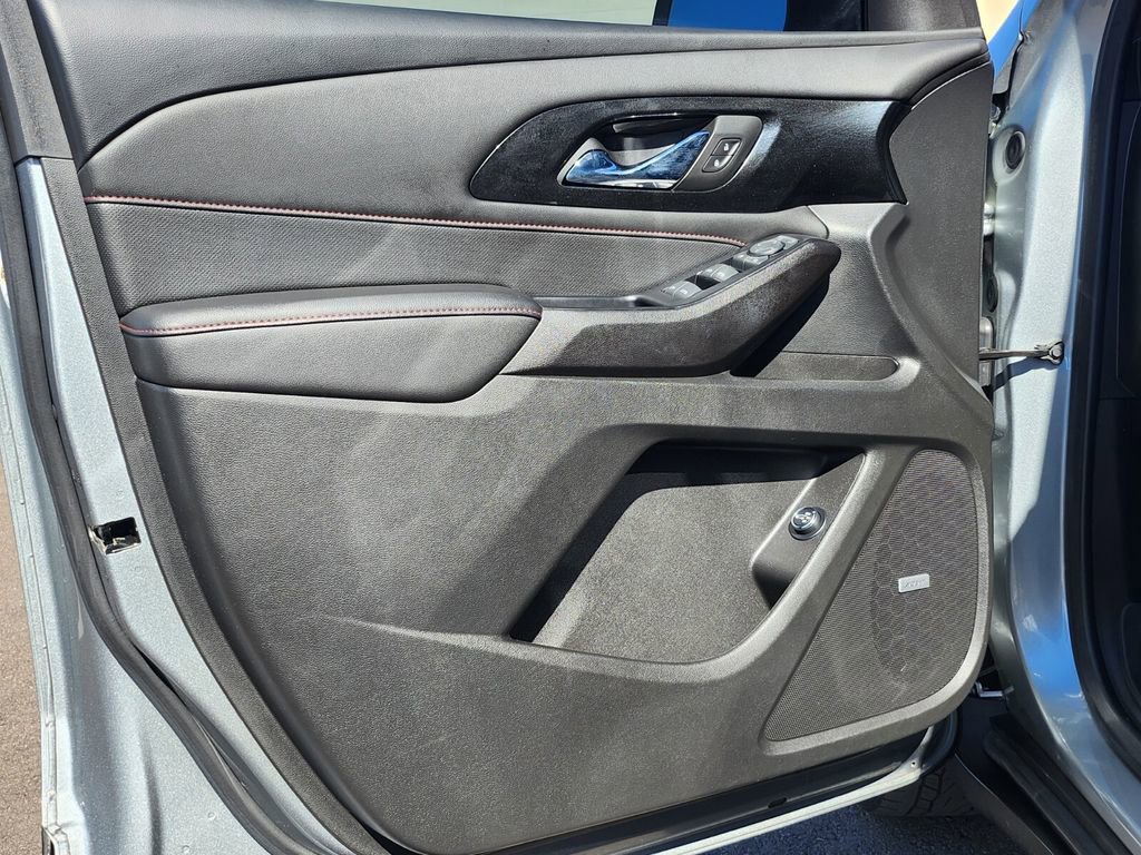 Used 2023 Chevrolet Traverse RS image 32