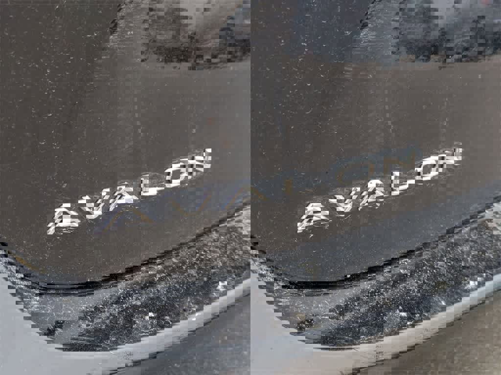 Used 2013 Toyota Avalon XLE Premium image 3