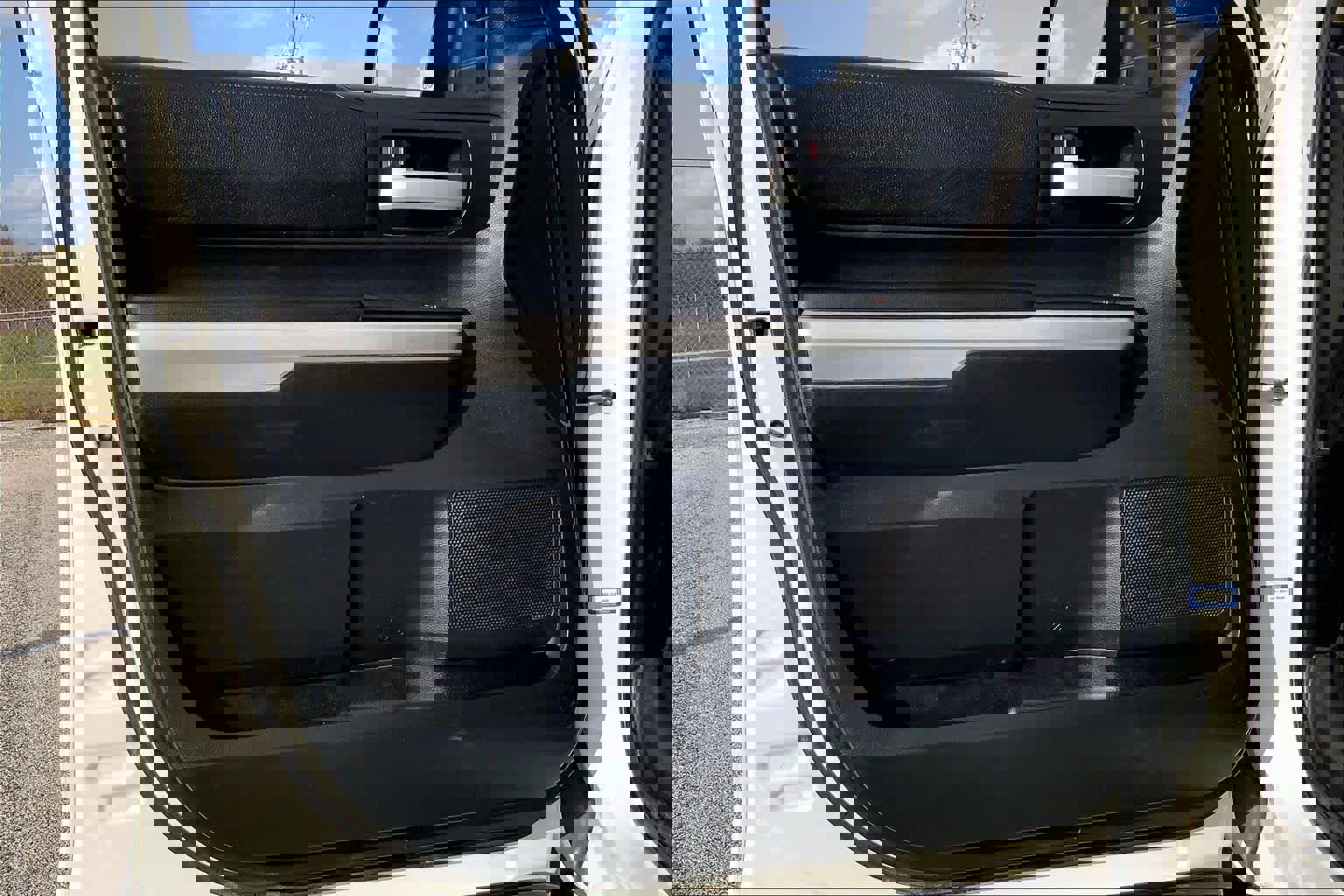 Used 2015 Toyota Tundra SR5 w/ SR5 Upgrade Package image 20