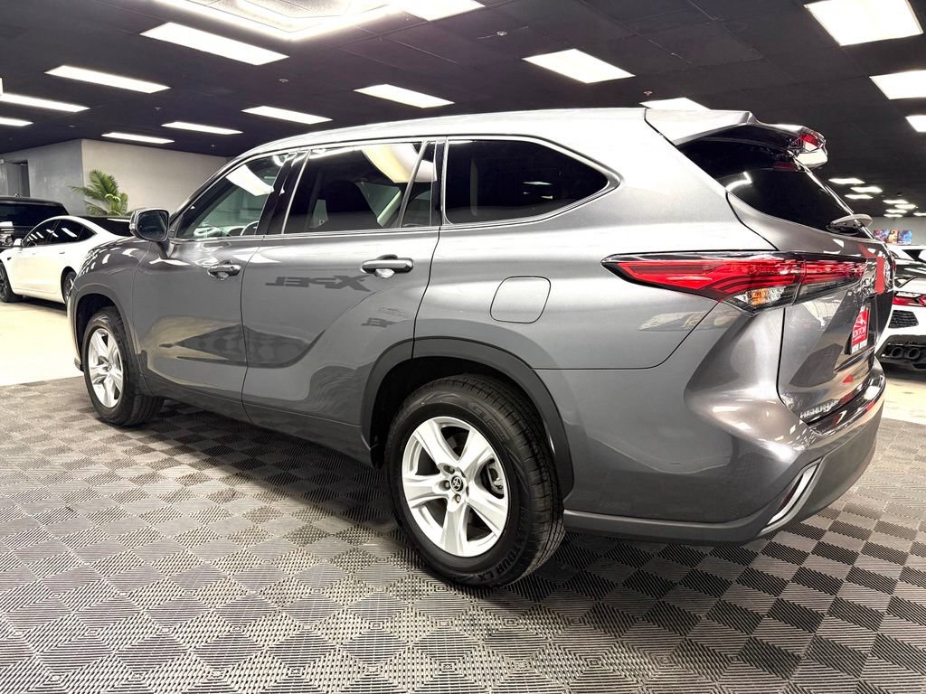 Used 2020 Toyota Highlander LE FWD image 9