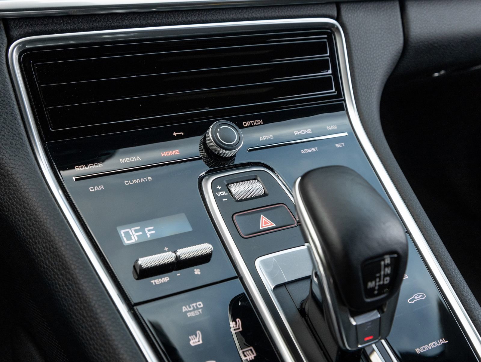 Certified 2023 Porsche Panamera 4S image 26