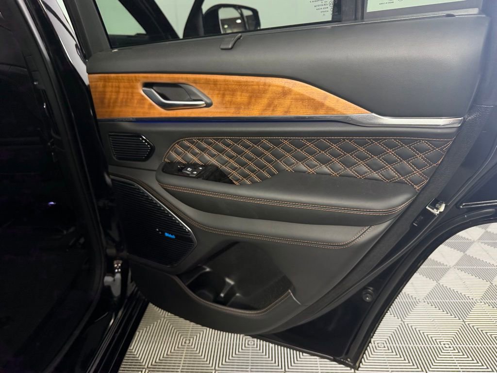 Used 2023 Jeep Grand Cherokee Summit image 34