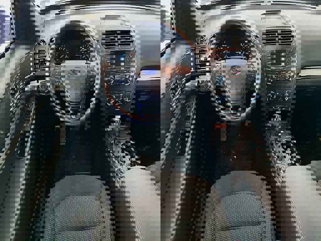 Used 2019 Ford Explorer XLT image 10