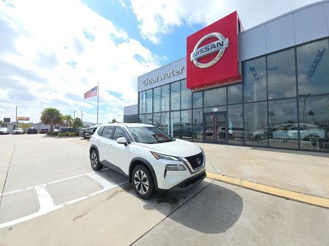 Used 2023 Nissan Rogue SV image 2