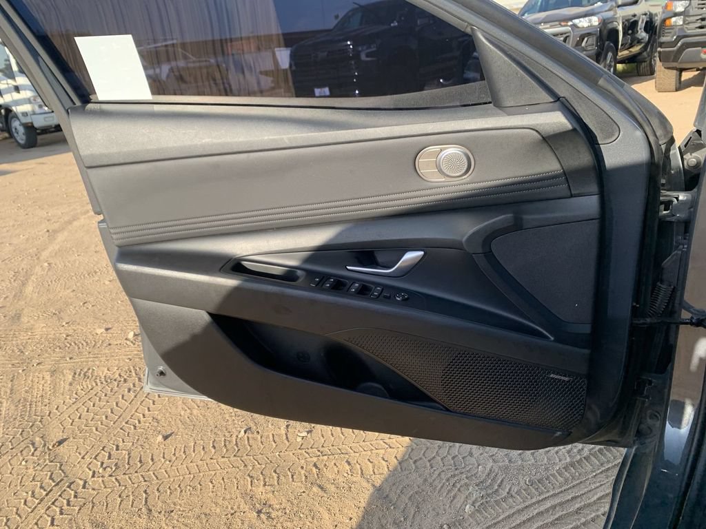 Used 2023 Hyundai Elantra Limited FWD image 20