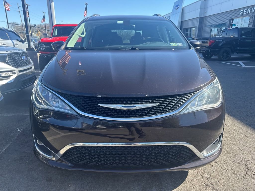 Used 2018 Chrysler Pacifica Touring-L Plus w/ Tire & Wheel Group FWD image 2