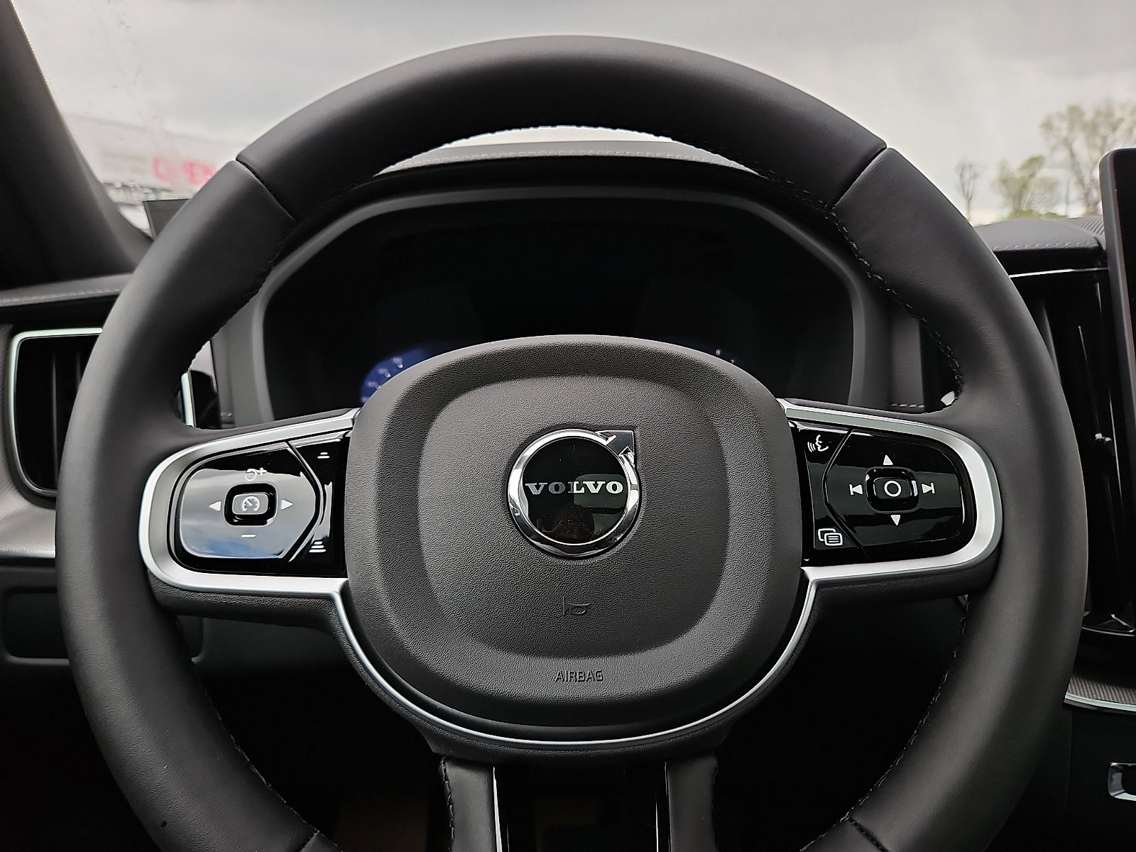 New 2026 Volvo XC60 B5 Ultra w/ Protection Package Premier AWD/4WD image 18