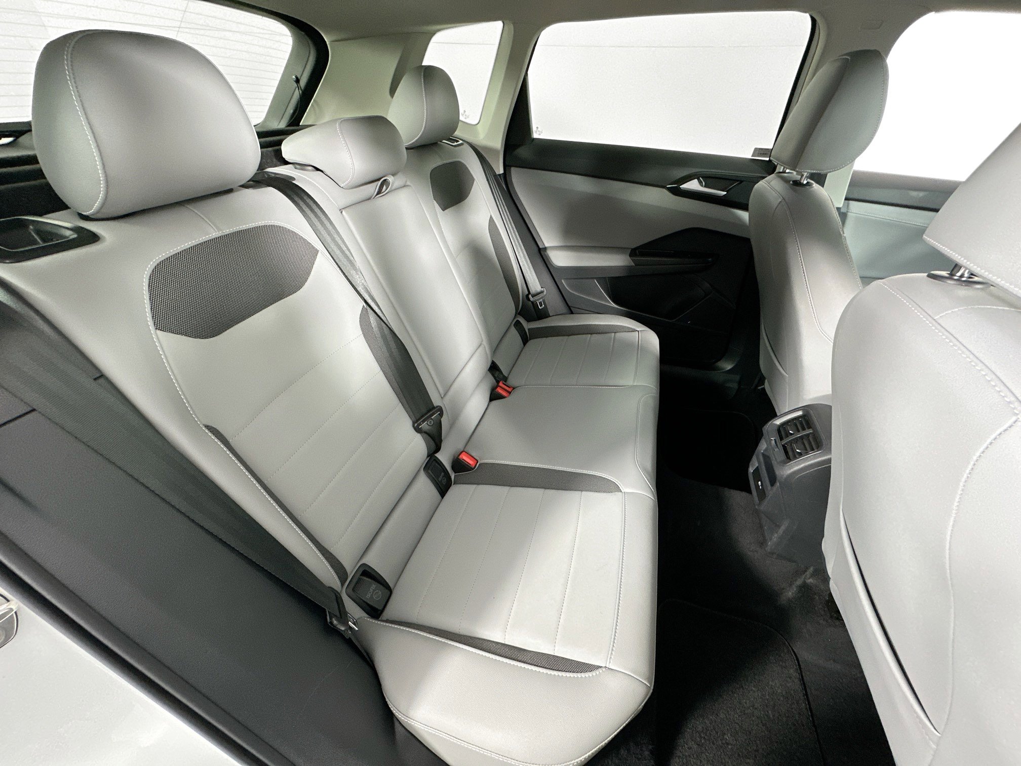 Used 2023 Volkswagen Taos SE image 26