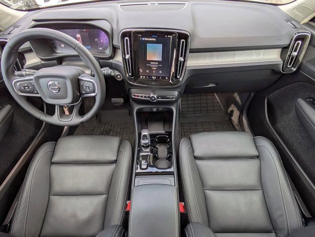 Used 2024 Volvo XC40 B5 Plus image 15