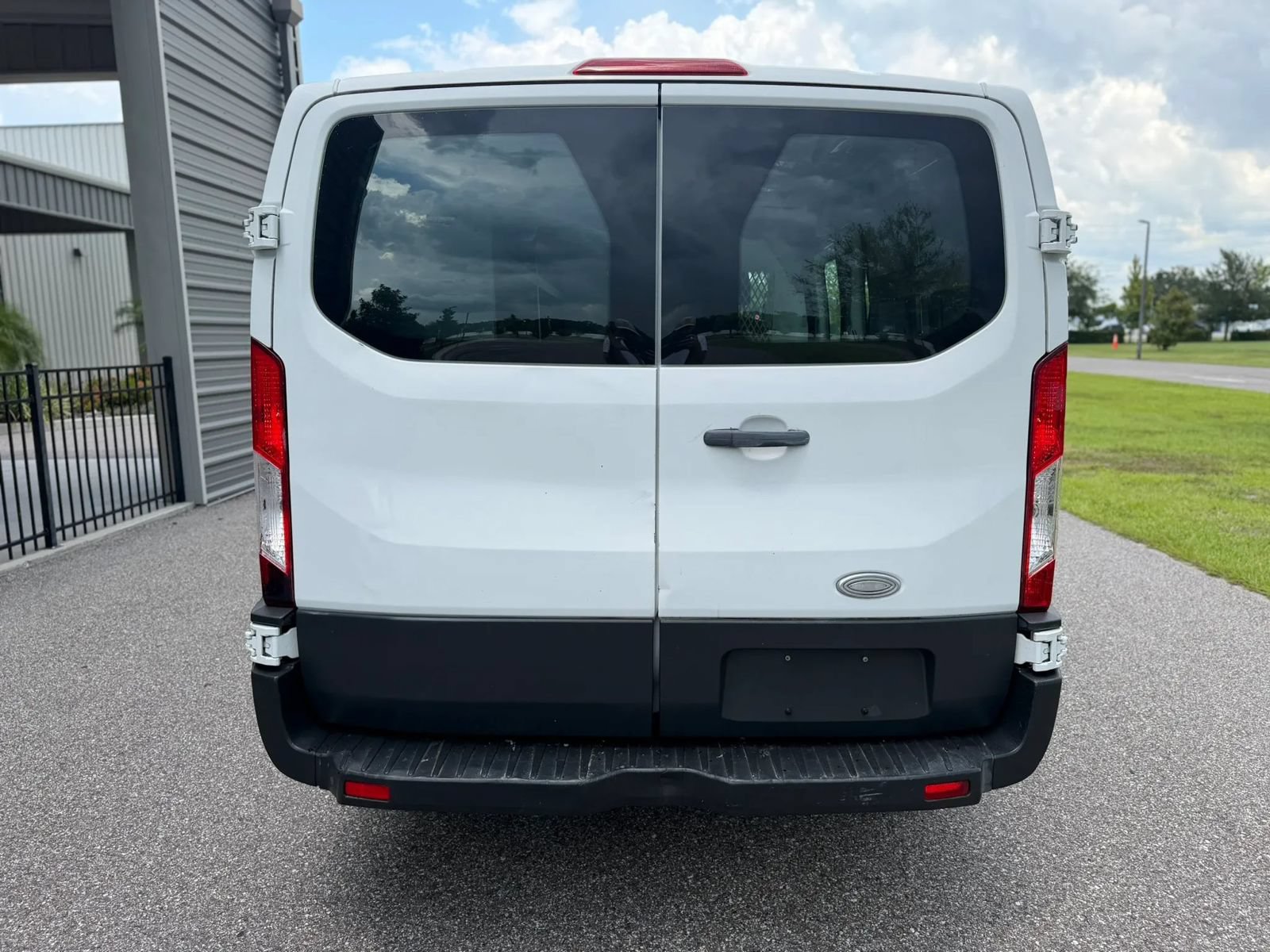 Used 2015 Ford Transit 250 130 Low Roof w/ Exterior Upgrade Package RWD image 8