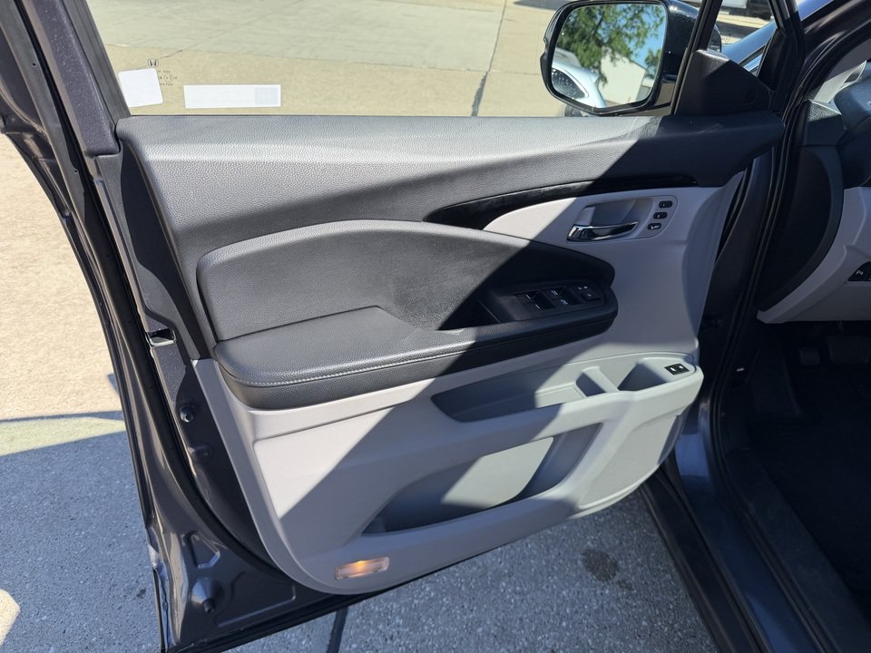 Used 2019 Honda Pilot Touring image 11