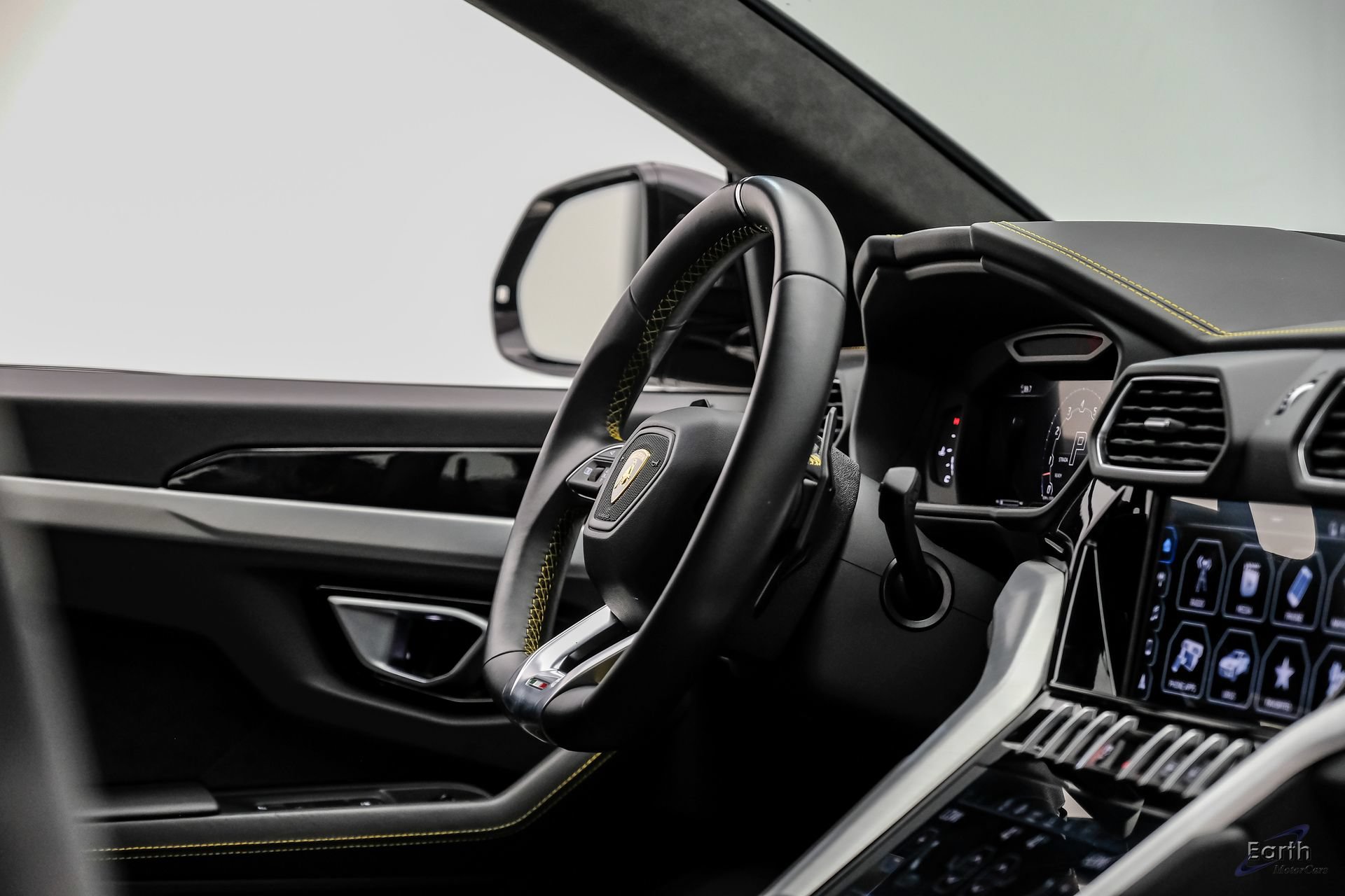 Used 2022 Lamborghini Urus AWD/4WD image 57