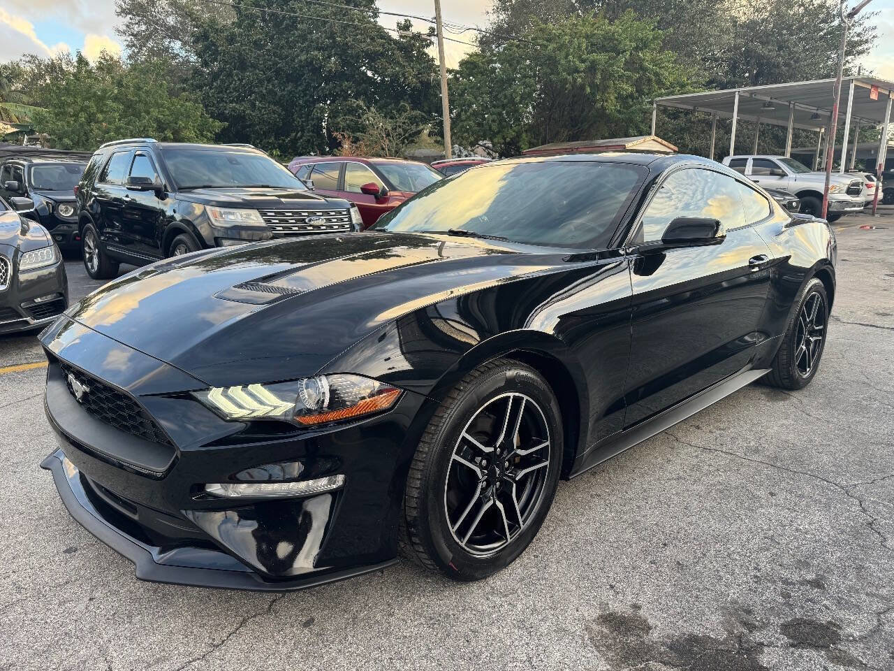 Used 2020 Ford Mustang Premium image 2