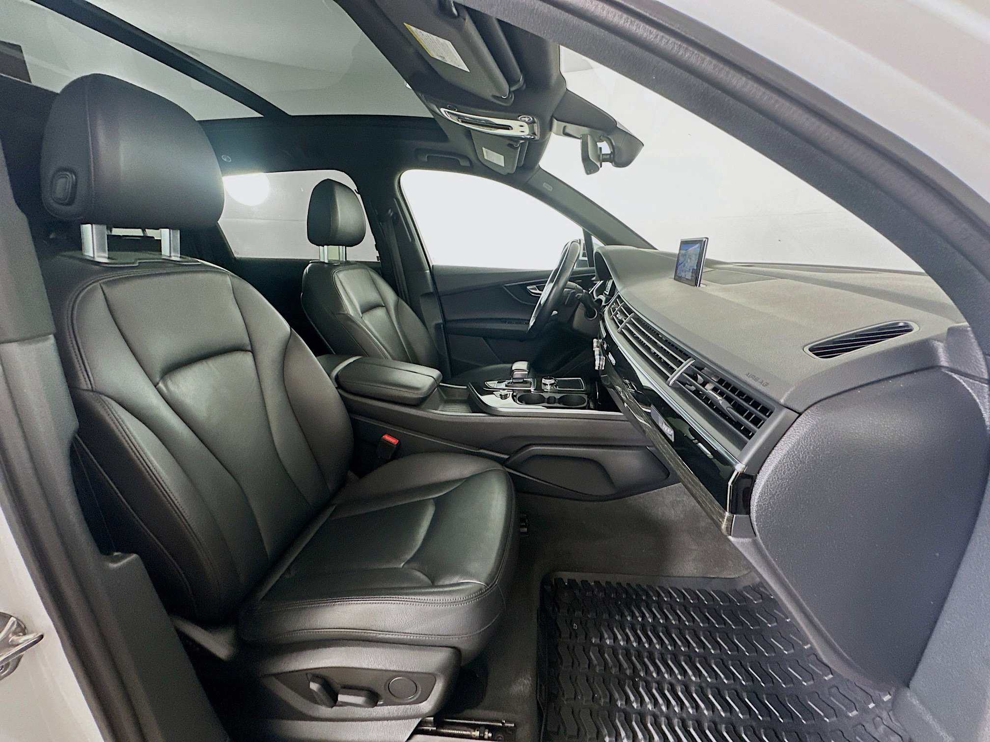 Used 2017 Audi Q7 3.0T Premium Plus w/ Premium Plus Package image 33