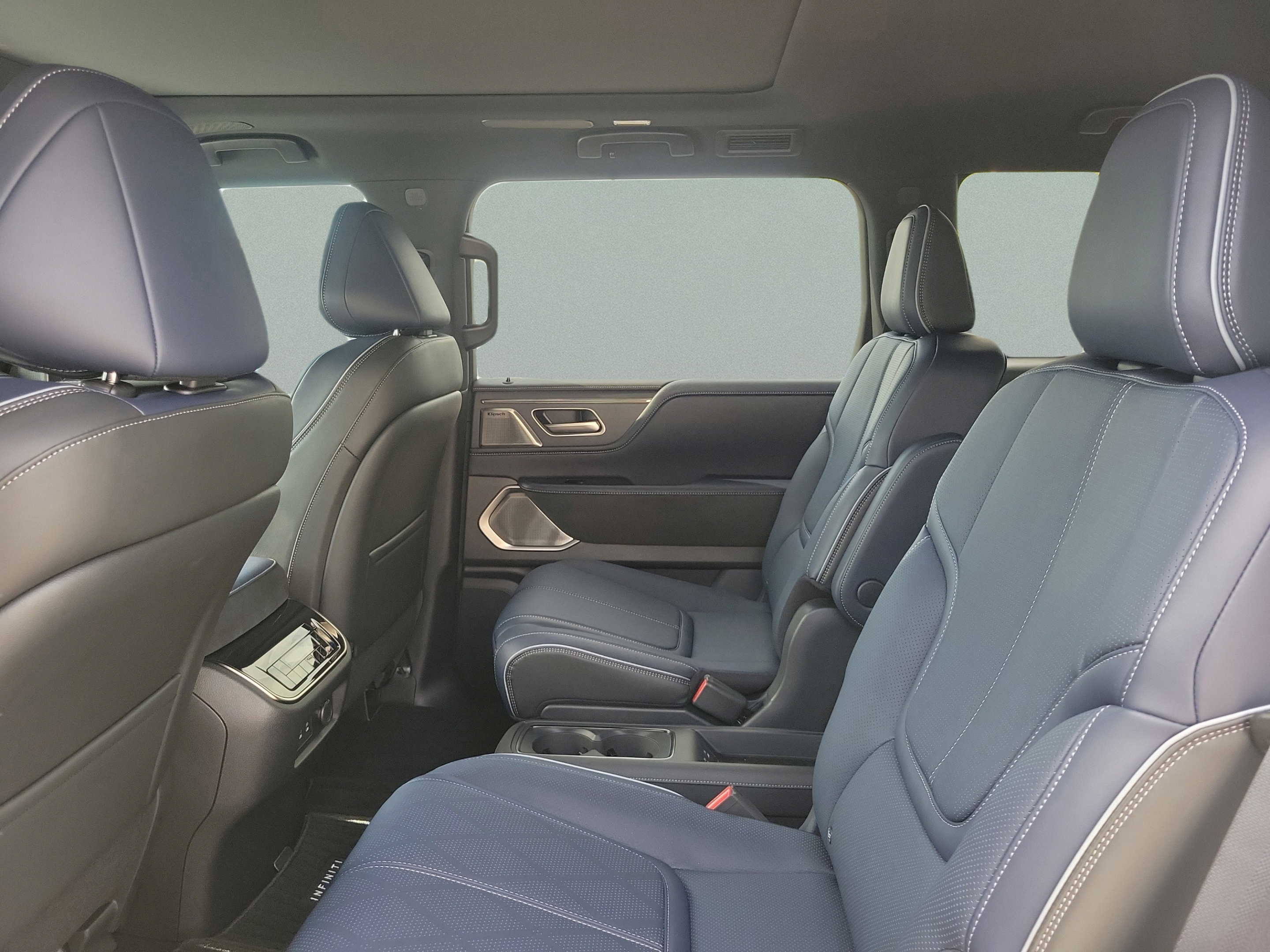 Used 2026 INFINITI QX80 4WD w/ Sport Exterior Package image 9