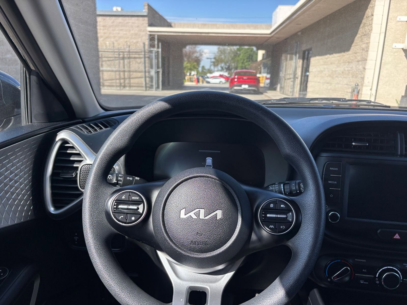 Used 2025 Kia Soul LX w/ LX Technology Package image 35