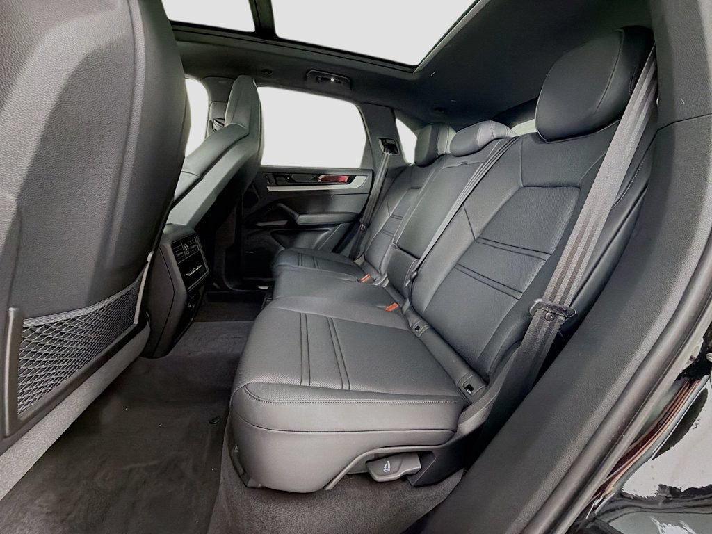 Certified 2025 Porsche Cayenne S AWD/4WD image 25