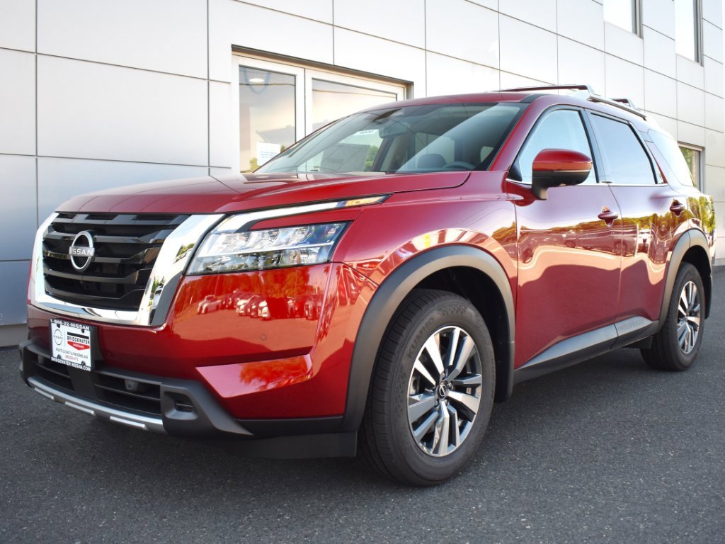 New 2025 Nissan Pathfinder SL image 1