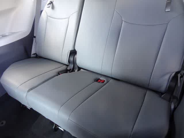 Used 2024 Toyota Sienna XLE FWD image 10