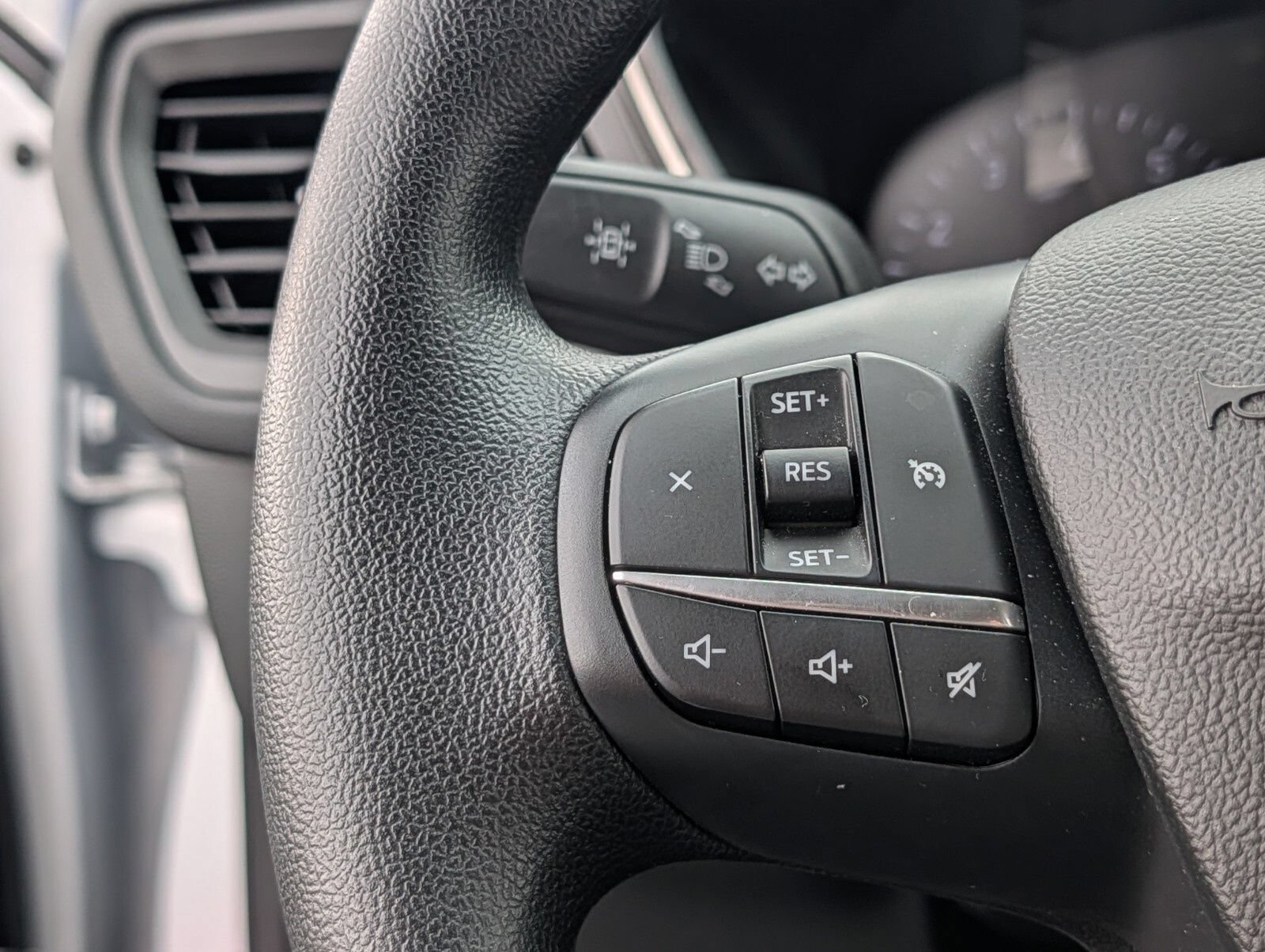Used 2020 Ford Escape SE FWD image 22
