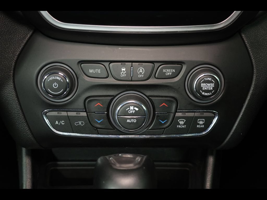 Used 2020 Jeep Cherokee Limited AWD/4WD image 29