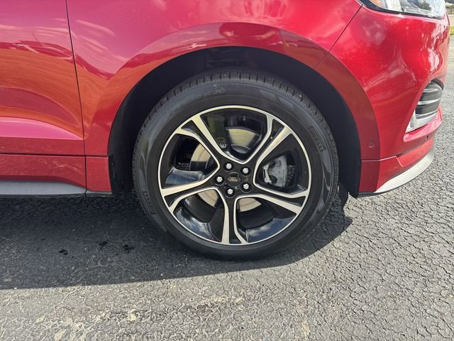 Used 2020 Ford Edge ST w/ Equipment Group 401A AWD/4WD image 14