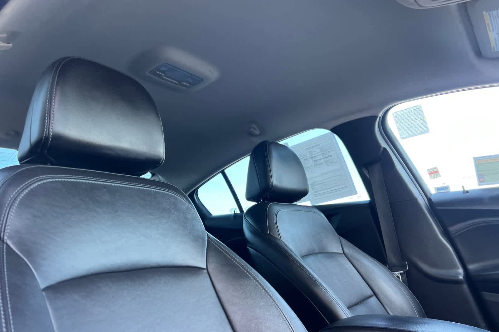 Used 2018 Chevrolet Cruze Premier FWD image 16