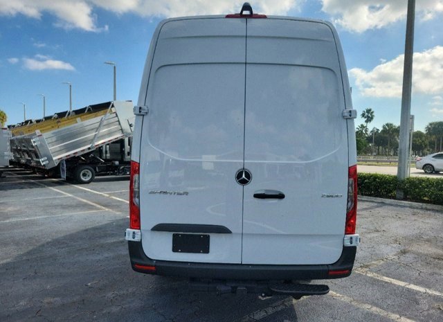Used 2025 Mercedes-Benz Sprinter 2500 image 5